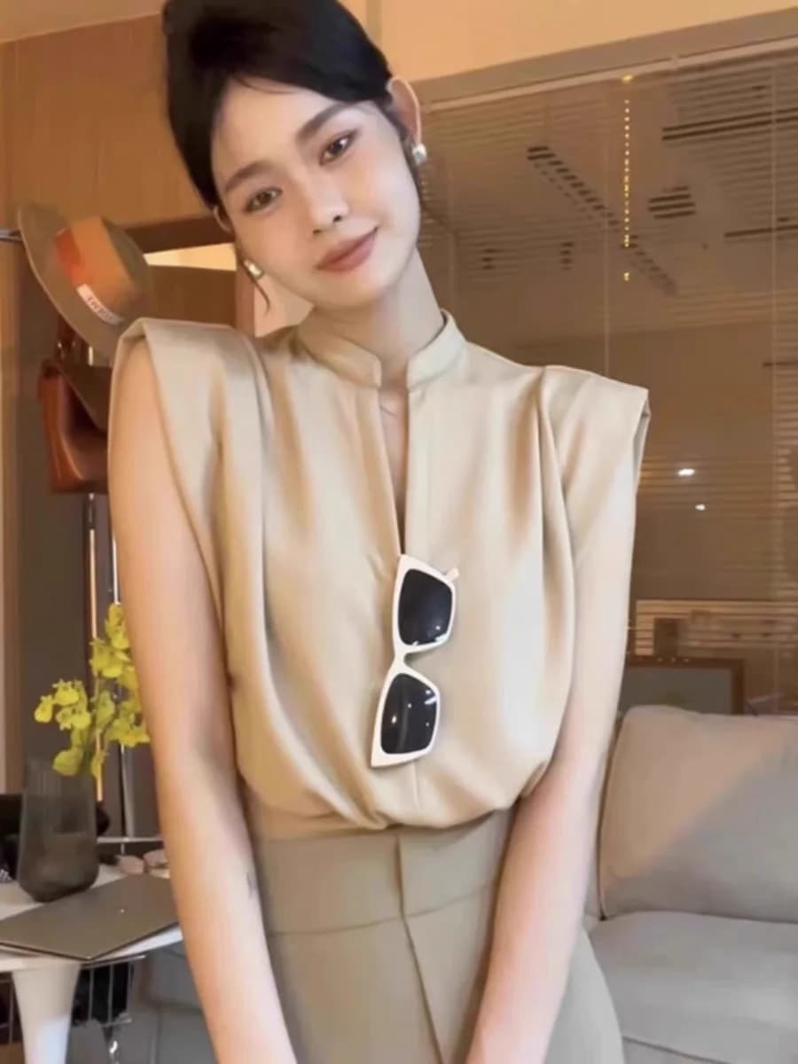 Camisas De Mujer 2025 Women Blouses V-neck Sleeveless Shirts Temperament Solid Color Crop Tops Summer Vintage All Match Blouse