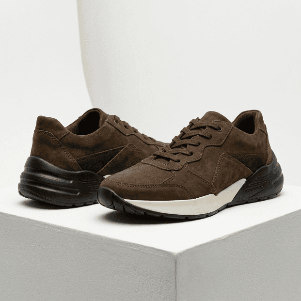 Zapatillas Urbanas Bata Marrón - Estilo Retro con Suela Chunky Talla 42